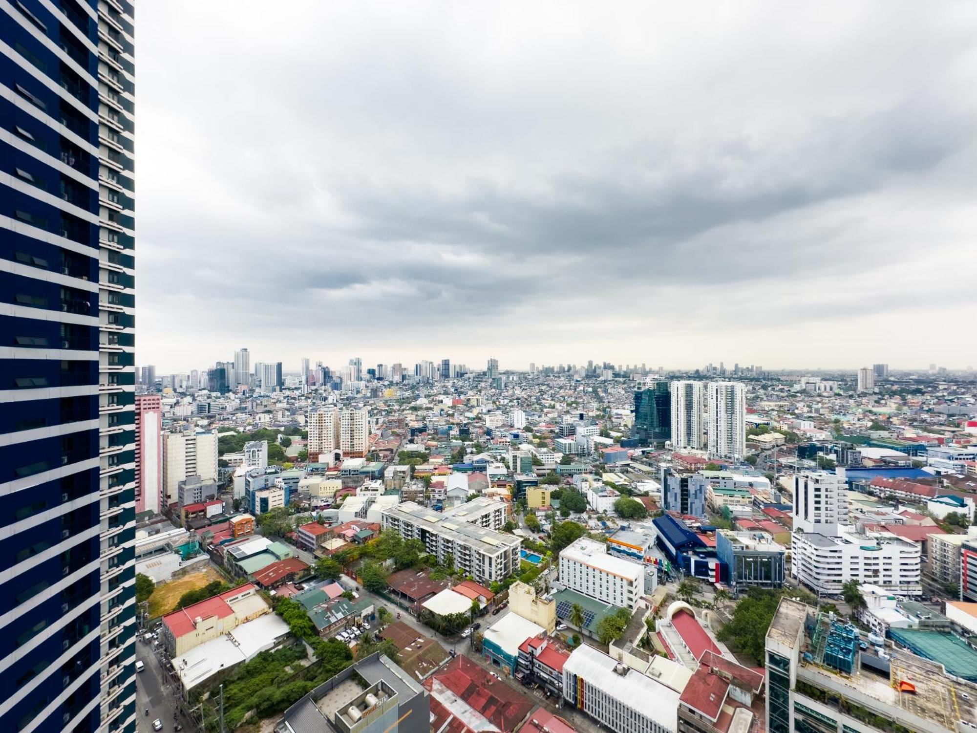 Gemstonebr In Smdc Air Residences Apartment *